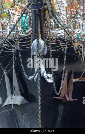 Die Sail Training Ship TS Pelikan von London, neben im Albert Dock, Liverpool. Stockfoto