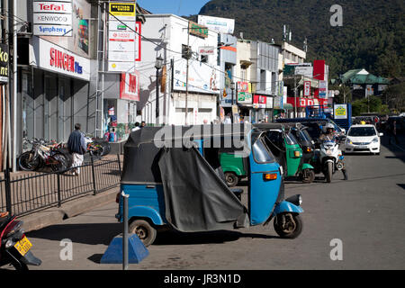 Straßenszene Nuwara Eliya Hügel Land Zentralprovinz SriLanka Stockfoto