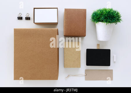 Eco-Paket Kartons Visitenkarte und schwarz Preis Zeichen branding Mock-up Stockfoto