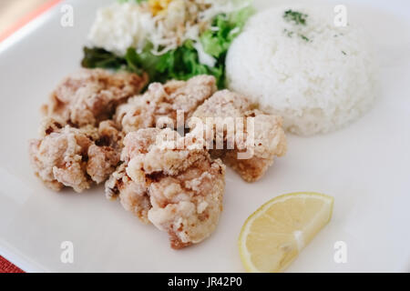 Karaage Deep-Fried Teishoku (Huhn) Stockfoto