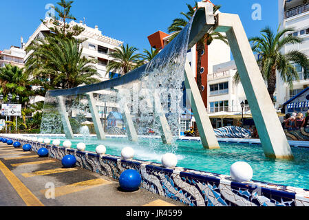 brunnen im zentrum von torrevieja costa blanca spanien stockfotografie alamy