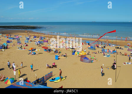 Sandstrand am Joss Bay, Broadstairs, Kent, England, Vereinigtes Königreich Stockfoto