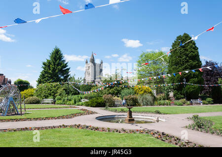 St.-Marien Kirche aus Gärten der Erinnerung, Old Amersham, Buckinghamshire, England, Vereinigtes Königreich Stockfoto