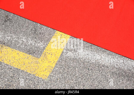 Roten Teppich Eingang Detail auf Asphaltstraße. Stockfoto