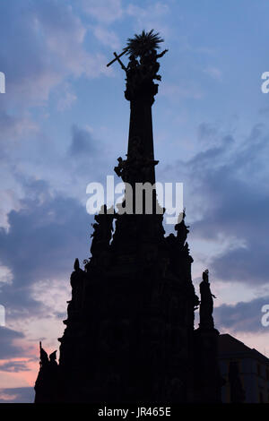 Säule der Heiligen Dreifaltigkeit (Sloup Nejsvětější Trojice) in Olomouc, Tschechische Republik, in der Nacht. Stockfoto