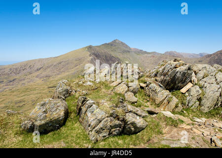 Blick auf Mount Snowdon Südgrat von Yr Aran Gipfel in Berge von Snowdonia-Nationalpark. Gwynedd, Nordwales, UK, Großbritannien Stockfoto