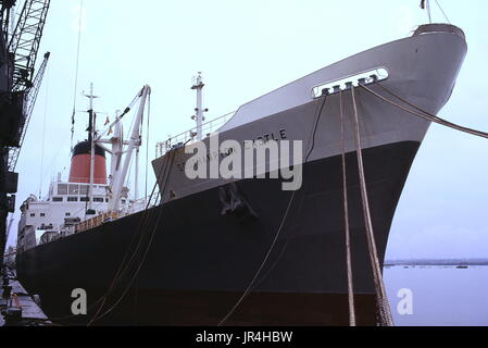 AJAXNETPHOTO. AUGUST, 1973. SOUTHAMPTON, ENGLAND - CAPE-MAIL VERSENDEN - UNION LINER SOUTHAMPTON SCHLOSS IM WESTLICHEN HAFEN FESTGEMACHT. FOTO: JONATHAN EASTLAND/AJAX REF: 0873 18 32 Stockfoto