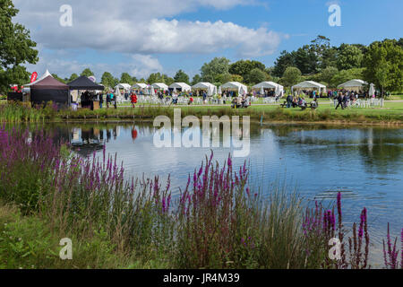 RHS Hyde Hall Blumenschau 2017 vom See aus gesehen Stockfoto