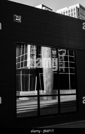 Metroploitan Gebäude Innenstadt von Seattle abstrakte Ansichten des Gebäudes und Glas Fenster mit Reflexionen Stockfoto