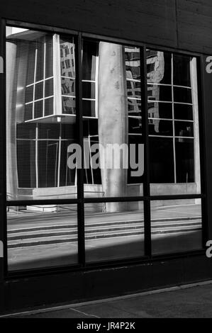 Metroploitan Gebäude Innenstadt von Seattle abstrakte Ansichten des Gebäudes und Glas Fenster mit Reflexionen Stockfoto