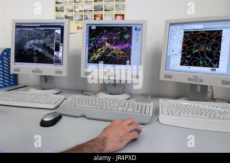 Mailand (Lombardei, Italien), ARPA, regionale Agentur für Umweltschutz, operativen meteorologischen Zimmer Stockfoto