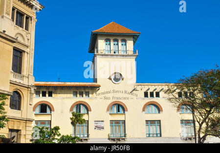 Alte Architektur in Square in San Francisco in Havanna, Kuba Stockfoto