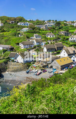 Cadgwith Cove Village UK, Lizard Halbinsel, Küste von Cornwall, England, englische Dörfer im Sommer Stockfoto