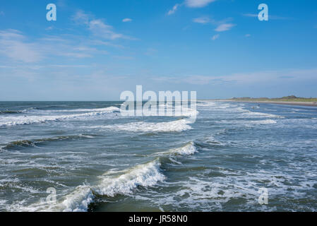 Die Wellen am Strand, Nordsee Küste in der Nähe von Wijk aan Zee, Nordholland, Niederlande Stockfoto