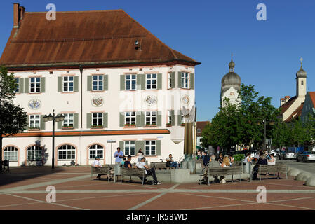 Rathaus Grafenstock am Schrannenplatz, in der Rückseite Schöner Turm, Erding, Oberbayern, Bayern, Deutschland Stockfoto