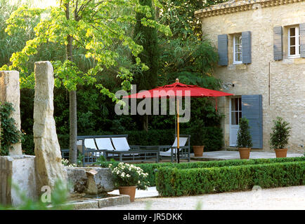 Hof eines spanischen Kolonialstil-Hauses Stockfoto