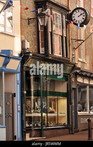 Benzie Juweliere shop in Cowes High Street auf der Insel Wight Qualität und Markt Schmuck und Uhren zu Segler bei der Cowes Week. Stockfoto