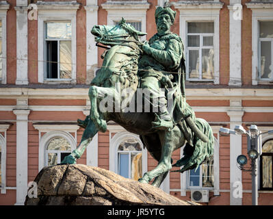 Denkmal Bogdan Khmelnitsky auf Sofijewskaja Platz, Kiew, Ukraine. Zynoviy Bohdan Khmelnytsky war eine ukrainische Hetman des Zaporozhian Wirtes des Cro Stockfoto