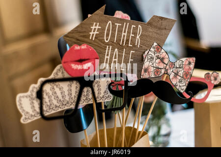 Retro-Party set, Brillen, Hüte, Lippen, Schnurrbärte, Masken für Design Foto Stand Party Hochzeit lustige Bilder Stockfoto