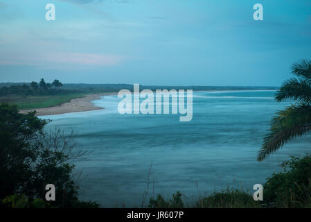 Blick auf den Fluss in Itacare Bahia bei Sonnenuntergang Stockfoto