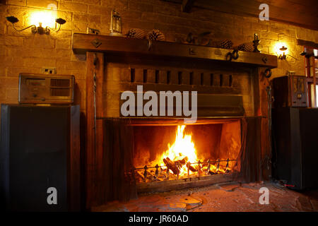 Offenes Feuer, Danseys Pass Coach Inn (1862), Danseys Pass, Central Otago, Südinsel, Neuseeland Stockfoto