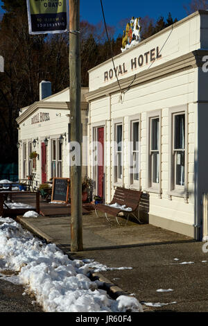 Royal Hotel (1878) im Winter, Naseby, Maniototo, Central Otago, Südinsel, Neuseeland Stockfoto