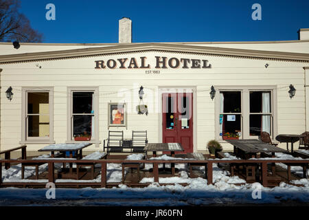 Royal Hotel (1878) im Winter, Naseby, Maniototo, Central Otago, Südinsel, Neuseeland Stockfoto