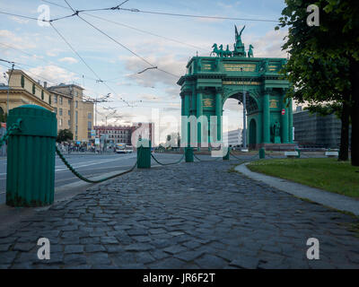 Sankt Petersburg, Russland - 20. Juli 2017.  Narva triumphal Tor auf Stachek Quadratmeter Stockfoto