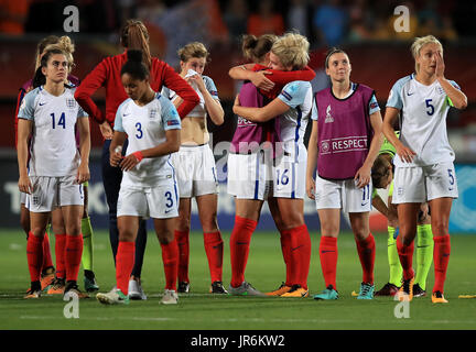 England-Spieler erscheinen niedergeschlagen nach dem Schlusspfiff während der UEFA Women's Euro 2017 Spiel in De Grolsch Veste, Enschede. Stockfoto