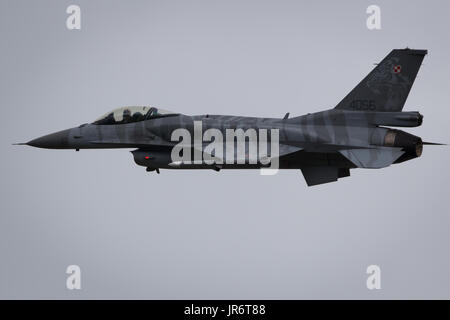 Fairford, Gloucestershire, UK - 10. Juli 2016: Lockheed Martin, General Dynamics F-16 Fighting Falcon anzeigen Stockfoto