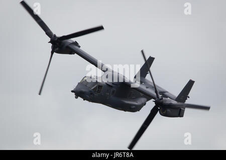 Fairford, Gloucestershire, Großbritannien - 10. Juli 2016: Eine USAF Bell Boeing V-22 Osprey tritt beim Royal International Air Tattoo auf Stockfoto