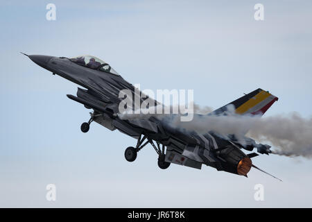 Fairford, Gloucestershire, UK - 10. Juli 2016: Lockheed Martin, General Dynamics F-16 Fighting Falcon anzeigen Stockfoto