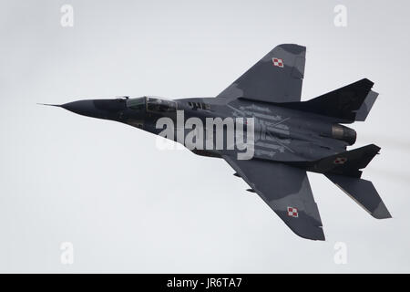 Fairford, Gloucestershire, UK - 10. Juli 2016: Ex-Russian sowjetischen Kalten Krieg Polnische Republik Mikoyan MiG-29 Fulcrum interceptor Anzeige an der Wantage Stockfoto