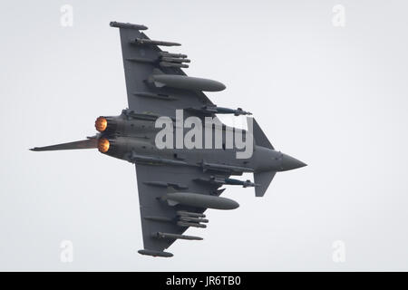 Fairford, Gloucestershire, Vereinigtes Königreich - 10. Juli 2016: Der Euro Fighter Typhoon der Royal Air Force tritt bei Fairford International Air Tattoo 2016 auf Stockfoto