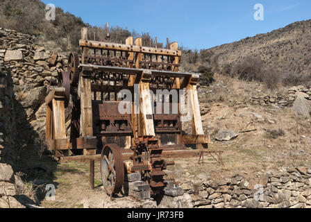 Historischer Goldbergbau Altgeräte auf Thomsons Schlucht, Central Otago, Neuseeland Stockfoto