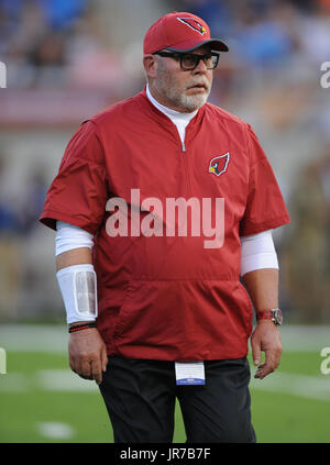 Canton, Ohio, USA. 3. August 2017. Head Coach Bruce Arians während die Cowboys Vs Cardinals Pro Football Hall Of Fame Spiel Tom Benson Stadium in Canton, OH. Jason Pohuski/CSM/Alamy Live-Nachrichten Stockfoto