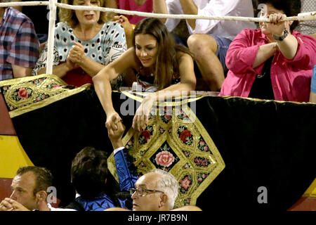 El Torero Cayetano Rivera y Eva Gonzalez beim Stierkampf Nacht in Palma De Mallorca.  08.08.2017 Stockfoto