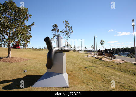 Sydney, Australien. 4. August 2017. Im Bild: Michael Le Grand Skulptur Poller II. Skulptur in Barangaroo, präsentiert in Zusammenarbeit mit der Barangaroo Delivery Authority und Skulptur am Meer, hatte seine Medien starten auf Barangaroo Reserve. Der Start zur Verfügung gestellt eines ersten Blick auf das diesjährige Ausstellung in Sydneys spektakulärsten Hafens Uferland Reserve. Bildnachweis: Richard Milnes/Alamy Live-Nachrichten Stockfoto