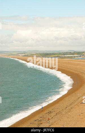 Chesil Beach, Dorset. 4. August 2017. UK-Wetter: Weitreichende Aussicht Chesil Beach, von Portland, an einem hellen und luftigen Tag in Dorset Credit: Stuart Fretwell/Alamy Live-Nachrichten Stockfoto