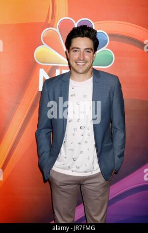 Ben Feldman im Ankunftsbereich für TCA Summer Press Tour: NBC Universal, The Beverly Hilton Hotel, Beverly Hills, CA 3. August 2017. Foto von: Priscilla Grant/Everett Collection Stockfoto