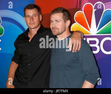 Brendan Fehr, Josh Kelly im Ankunftsbereich für TCA Summer Press Tour: NBC Universal, The Beverly Hilton Hotel, Beverly Hills, CA 3. August 2017. Foto von: Priscilla Grant/Everett Collection Stockfoto