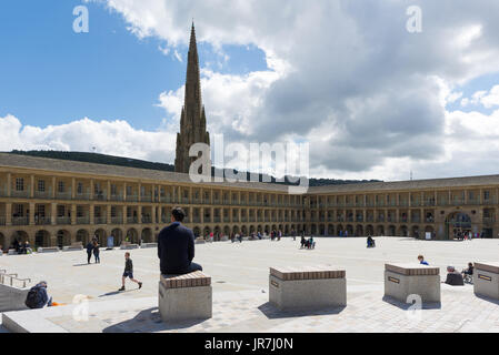 Sonnigen Tag am Stück Halle Heritage Center, Hallifax, West Yorkshire, UK. Die renovierten Grad 1 denkmalgeschützte Gebäude wurde einmal im 17. Jahrhundert tuch Trading Center. Stockfoto