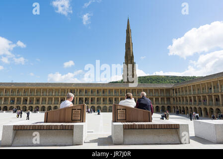 Sonnigen Tag am Stück Halle Heritage Center, Hallifax, West Yorkshire, UK. Die renovierten Grad 1 denkmalgeschützte Gebäude wurde einmal im 17. Jahrhundert tuch Trading Center. Stockfoto