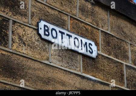 Böden, eine Terrasse von Häusern in Cragg Vale, Calderdale, West Yorkshire, Großbritannien Stockfoto