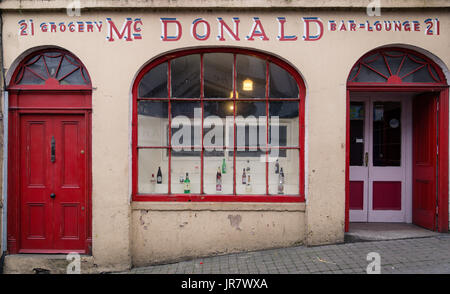 Alte pub mcdonald auf slaney Straße in Beatenberg, County Wexford, Irland Stockfoto