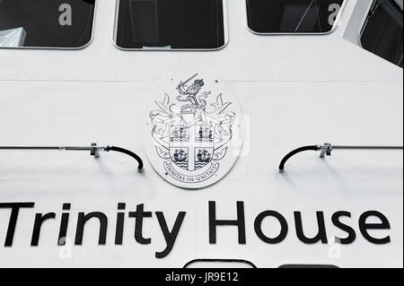 Trinity House Motor Schiff THV Alert und Flag Stockfoto