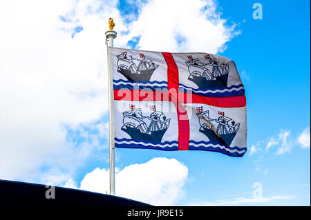 Trinity House Motor Schiff THV Alert und Flag Stockfoto