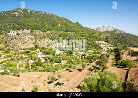 Schönen Blick auf Valldemossa, berühmten alten mediterranen Dorfes von Mallorca Spanien Stockfoto