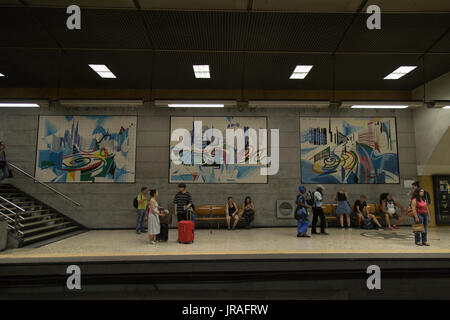 Wandmalereien an den Wänden der U-Bahnhof Rossio in Lissabon Portugal Stockfoto