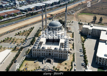 JOHANNESBURG, Südafrika - 24 September 2016: Luftaufnahme des Nizamiye Masjid Stockfoto
